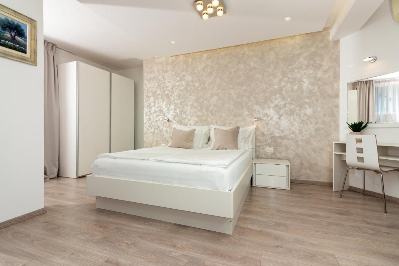 Apartments Lovret Flowers Split Exterior foto